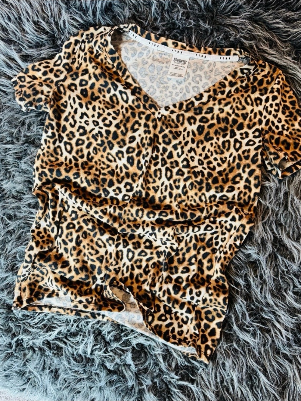 Victoria’s Secret PINK Leopard Print V Neck Top XS Animal Print Lounge Tee